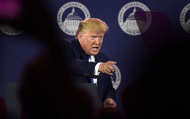 ترەمپ: با سووریا و ئەسەد پارێزگاری لە کورد بکەن